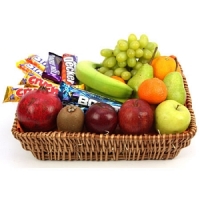 Crunchy Bar Fruit Basket | Chocolate